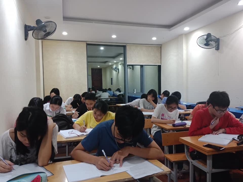 Hình ảnh lớp học thêm toán tại Hà Nội